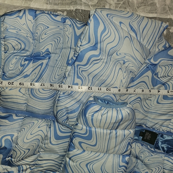 Puffer jacket blue & white marbled swirl size Small fashion-forward winter coat - Picture 5 of 8